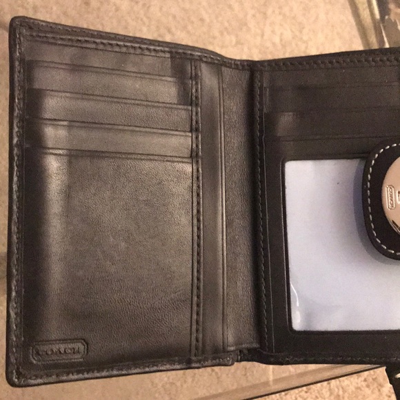 ✨SALE✨💕Coach Wallet💕 - Picture 3 of 5